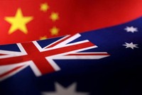 Vào thời điểm căng thẳng ngoại giao lên đến đỉnh điểm vào năm 2020 và 2021, Bắc Kinh đã áp thuế nhập khẩu đối với một số mặt hàng xuất khẩu của Australia, từ rượu vang, thịt đỏ đến tôm hùm và gỗ. Ảnh: Reuters 