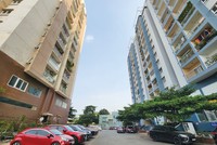 Hiện tượng “ô tô hóa” khiến tình trạng thiếu chỗ đậu xe ở khu chung cư thêm trầm trọng. Ảnh: Việt Dũng 