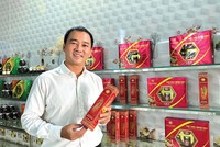 Lo doanh nghiệp trong nước mất cơ hội, ông Lư Nguyễn Xuân Vũ từ chối lời đề nghị làm thuê với mức lương hấp dẫn để thu gom mật ong tại Việt Nam cho doanh nghiệp nước ngoài và tự thành lập doanh nghiệp, một lòng hướng đến mục tiêu nâng tầm nông sản Việt.