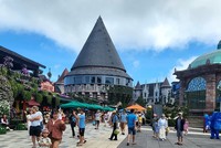 Du khách đến du lịch tại Đà Nẵng cũng không quên ghé thăm Khu du lịch Sun World Bà Nà. Ảnh minh họa.