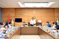 Thường trực Ủy ban Tài chính, Ngân sách làm việc với Tổng cục Thuế. Ảnh Quochoi.vn