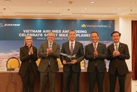 Lãnh đạo Boeing và Vietnam Airlines tại lễ ký kết