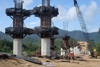 Thi công cầu Ồ Ồ trên cao tốc Diễn Châu - Bãi Vọt, đoạn qua huyện Nghi Lộc. Ảnh: Trân Châu, báo Nghệ An.