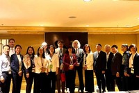 Đoàn công tác của Việt Nam và Giám đốc Liên minh Bảo tồn thiên nhiên quốc tế.