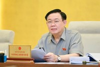 Chủ tịch Quốc hội Vương Đình Huệ phát biểu tại phiên họp.