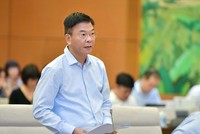 Bộ trưởng Bộ Tư pháp Lê Thành Long trình bày tờ trình.