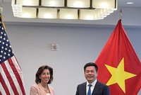 Bộ trưởng Công thương Nguyễn Hồng Diên làm việc với Bộ trưởng Thương mại Hoa Kỳ Gina Raimondo. (Ảnh: Kiều Trang/TTXVN)