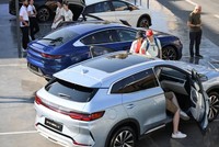 Ô tô điện của hãng xe điện lớn nhất Trung Quốc BYD trưng bày tại Triển lãm ô tô IAA Mobility 2023, ở Munich, Đức. Ảnh: Reuters