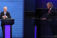 Ông Joe Biden (trái) và ông Donald Trump trong vòng tranh luận cuối của cuộc bầu cử tổng thống Hoa Kỳ tháng 10/2020. Ảnh: Getty Images