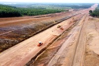 Tuyến cao tốc Dầu Giây - Phan Thiết trong giai đoạn thi công nền đường