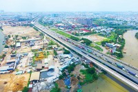 Quỹ đất dọc theo các trục hạ tầng giao thông lớn vẫn đang chờ khai thác 
