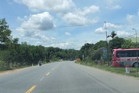 Quốc lộ 9 nối từ TP. Đông Hà lên cửa khẩu Lao Bảo hiện hữu. Ảnh: Ngọc Tân