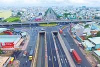 Hạ tầng giao thông thuận lợi giúp các dự án bất động sản tăng giá. Trong ảnh: Hầm chui An Sương kết nối TP.HCM đi Tây Ninh. 
