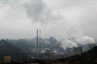 Khí thải phát ra từ một nhà máy điện than ở Quý Châu, Trung Quốc. Ảnh minh họa: AFP/TTXVN 