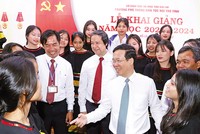 Chủ tịch nước Võ Văn Thưởng mong muốn các em học sinh phát triển toàn diện năng lực và phẩm chất. Ảnh: Thống Nhất