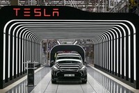 Một mẫu xe của hãng Tesla. (Ảnh: AFP/TTXVN)