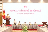 Phó Chủ tịch UBND TP. Hà Nội Hà Minh Hải trao đổi tại Họp báo Chính phủ thường kỳ, chiều 4/11.