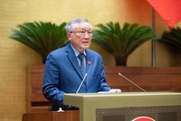 Chánh án Tòa án nhân dân Tối cao Nguyễn Hòa Bình trình bày báo cáo.