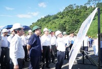 Chủ tịch Quốc hội Vương Đình Huệ và đoàn công tác đã đến kiểm tra tiến độ và động viên công nhân thi công tại dự án Bến cảng Liên Chiểu – Phần cơ sở hạ tầng dùng chung.