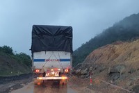 Hiện trường khu vực xảy ra sạt lở, sụt trượt trên tuyến cao tốc La Sơn - Tuý Loan. Ảnh: Ngọc Tân 