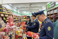 Kiểm tra hàng hóa trước dịp Tết Nguyên đán Giáp Thìn 2024.