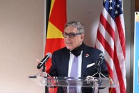 Ông Kenneth Laird Wengrod, Phó chủ tịch Phòng thương mại Los Angeles phát biểu khai mạc Hội nghị