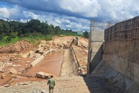 Bức tường dài 120m ở thủy điện Ia Glae 2 ở Gia Lai bị vỡ trôi. 