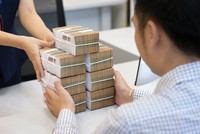 Lãi suất trung bình của những khoản cho vay mới tại nhiều ngân hàng hiện giảm hơn 2%/năm so với đầu năm 