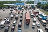 Sau 6 năm đưa vào khai thác, một số đoạn trên cao tốc TP.HCM - Long Thành đã có lưu lượng xe vượt xa công xuất thiết kế.