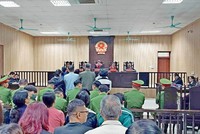 Các bị cáo tại tòa. Ảnh: Xuân Thu