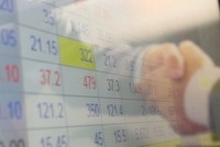 Ba lĩnh vực thu hút dòng vốn M&A lớn nhất lần lượt là tài chính, bất động sản và y tế