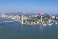 Vịnh Hạ Long là đại diện duy nhất của Việt Nam trong danh sách 24 điểm du lịch nhất định phải thử 2024. Ảnh: Shutterstock