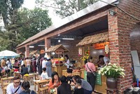 Lễ hội văn hóa ẩm thực Hà Nội thu hút rất đông người dân và du khách tham gia