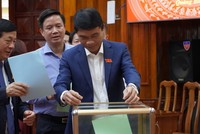 Các đại biểu HĐND tỉnh Quảng Bình bỏ phiếu tín nhiệm tại kỳ họp thứ 12, HĐND tỉnh Quảng Bình khoá XVIII nhiệm kỳ 2021-2026.