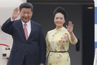 Chủ tịch Trung Quốc Tập Cận Bình và Phu nhân trong chuyến thăm Việt Nam năm 2015. (Ảnh: Giang Huy/VnExpress)