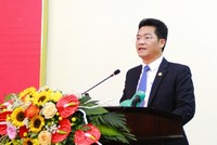 Phó chủ tịch Thường trực UBND tỉnh Nam Định Trần Anh Dũng báo cáo kết quả kinh tế - xã hội của tỉnh năm 2023. Ảnh: Khánh Duy