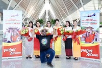 Những hành khách đầu tiên trên chuyến bay khai trương Siem Reap - Hà Nội 