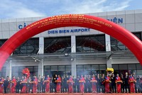 Thủ tướng Phạm Minh Chính cắt băng khánh thành Cảng hàng không Điện Biên.