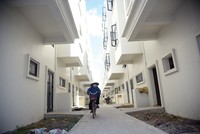 Cung - cầu nhà ở đang lệch pha rõ nét khi quá thiếu sản phẩm bình dân và dư thừa sản phẩm cao cấp. Ảnh: Dũng Minh 