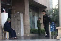 Lực lượng chức năng khám xét trụ sở Công ty TNHH Vận tải thủy bộ Hải Hà tại Thái Bình.