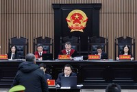 Hội đồng xét xử sơ thẩm vụ án xảy ra tại Công ty Việt Á, Bộ Y tế và các đơn vị liên quan.