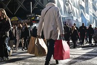 Niềm tin của người tiêu dùng được cải thiện, nhưng khả năng chi tiêu có thể không như kỳ vọng