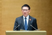 Bộ trưởng Bộ Tài chính Hồ Đức Phớc trình bày tờ trình của Chính phủ.