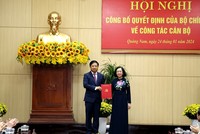 Bà Trương Thị Mai trao quyết định của Bộ Chính trị điều động và chỉ định ông Lương Nguyễn Minh Triết giữ chức vụ Bí thư Tỉnh ủy Quảng Nam nhiệm kỳ 2020 - 2025.