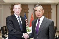 Cố vấn an ninh quốc gia Mỹ Jake Sullivan và Ngoại trưởng Trung Quốc Vương Nghị. (Ảnh: Kyodo)