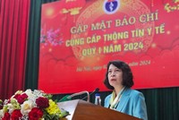 Thứ trưởng Bộ Y tế phát biểu tại cuộc họp.