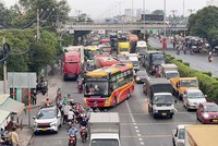 Càng gần Tết, tình hình hoạt động kinh doanh vận tải hành khách càng phức tạp.