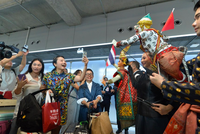 Du khách Trung Quốc được chào đón tại sân bay Suvarnabhumi ở Bangkok, Thái Lan. Ảnh: THX