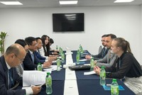 Bộ trưởng Nguyễn Hồng Diên tiếp Bộ trưởng Bộ Kinh tế và Công nghiệp Bungari, Bogdan Bogdanov bên lề Hội nghị Bộ trưởng WTO lần thứ 13 tại UAE.