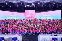 Chương trình được tổ chức long trọng với sự tham gia của gần 800 đại lý, quản lý và các ứng viên tiềm năng